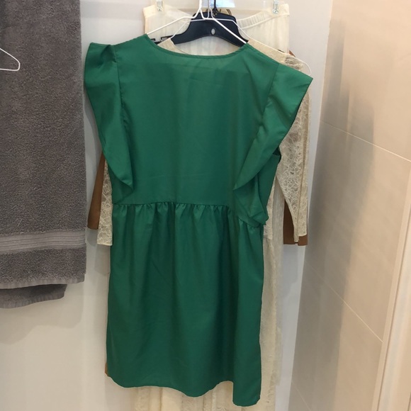 Green ruffle sleeve dress - Picture 3 of 3